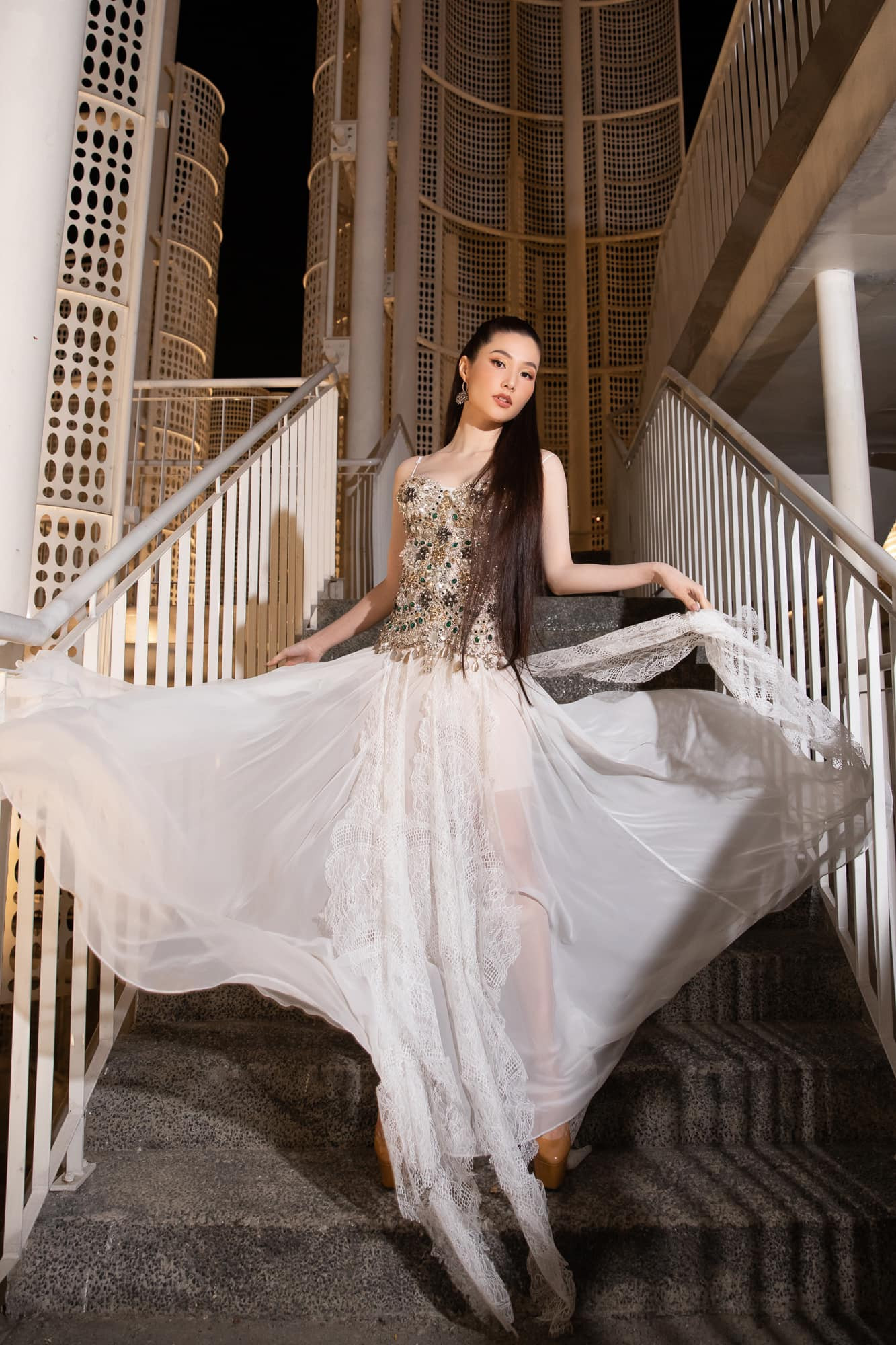 Diễm My 9x khoe ngực đầy nóng bỏng 'đốt mắt' dân mạng ảnh 5