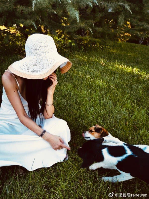 Ngỡ ngàng nhan sắc tuổi U60 mà như mới ngoài ba mươi của Ôn Bích Hà ảnh 10