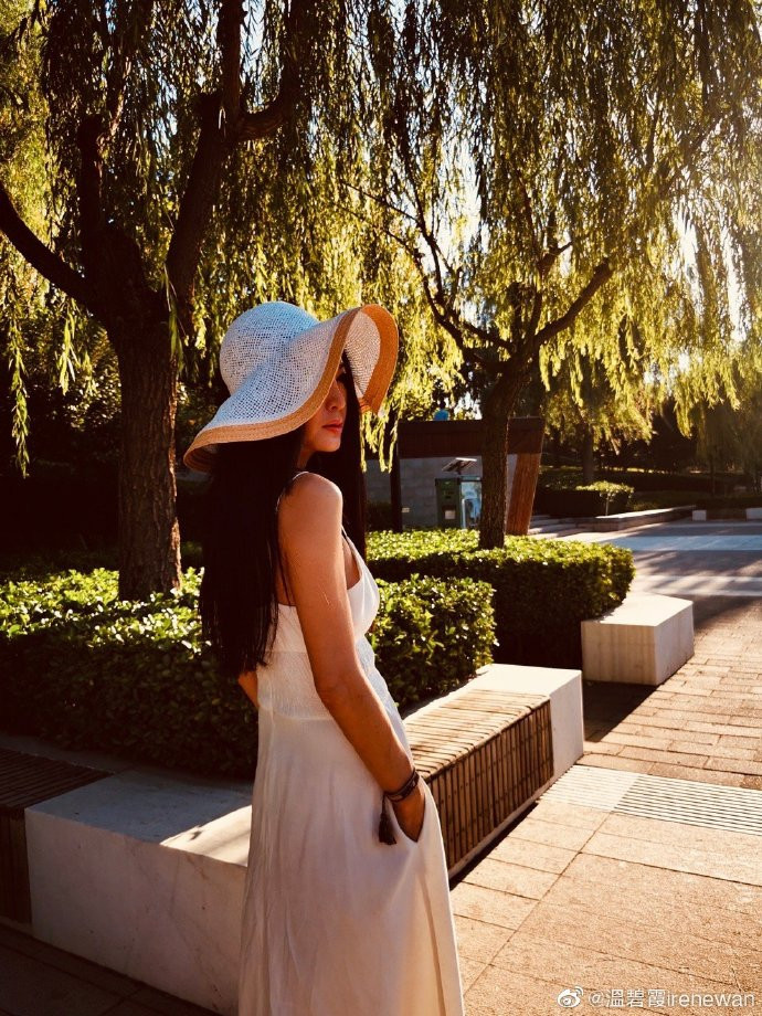 Ngỡ ngàng nhan sắc tuổi U60 mà như mới ngoài ba mươi của Ôn Bích Hà ảnh 7