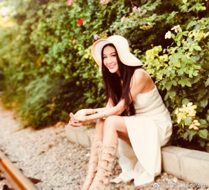 Ngỡ ngàng nhan sắc tuổi U60 mà như mới ngoài ba mươi của Ôn Bích Hà ảnh 5