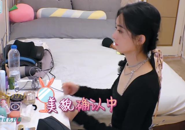 Ngày càng xinh đẹp, Triệu Lệ Dĩnh liên tục bị chê ‘kém sang’ vì thói quen vô duyên ảnh 1