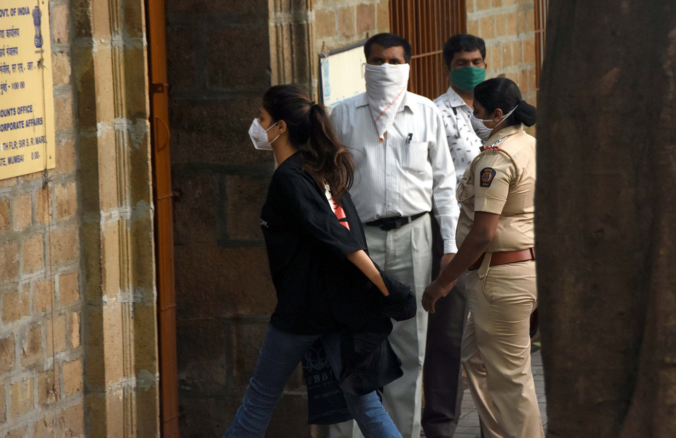 Mỹ nhân Bollywood bị bắt sau khi bạn trai tự tử ảnh 1