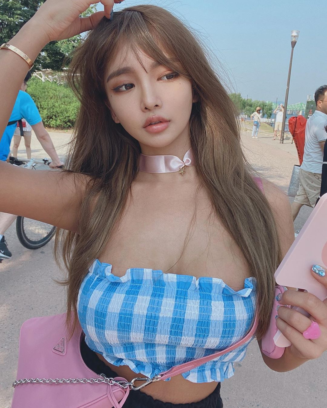 Mẫu nữ có mặt giống hệt Jennie, nhưng body 'bốc lửa' thì ca sĩ Black Pink phải ngước nhìn ảnh 7