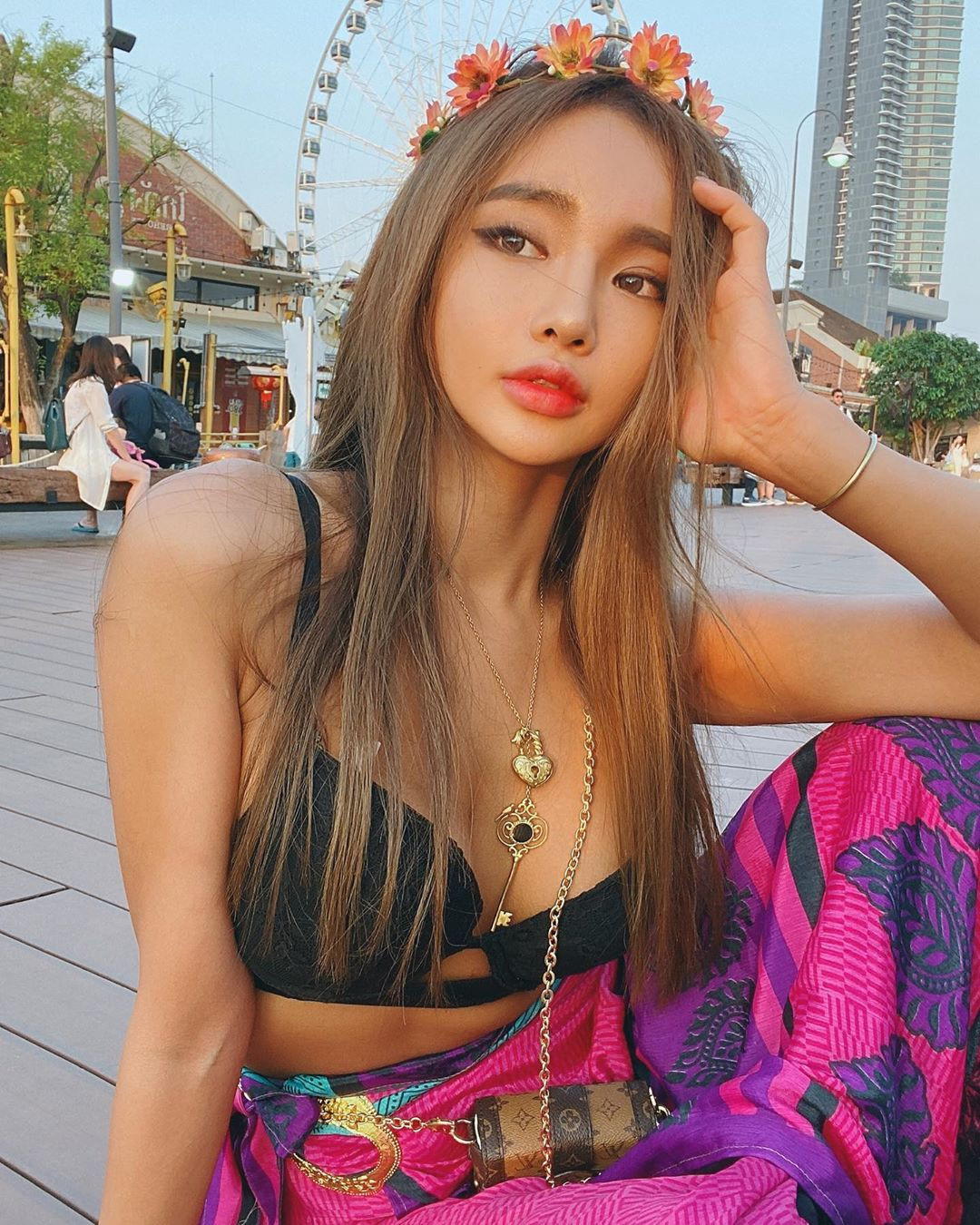 Mẫu nữ có mặt giống hệt Jennie, nhưng body 'bốc lửa' thì ca sĩ Black Pink phải ngước nhìn ảnh 8