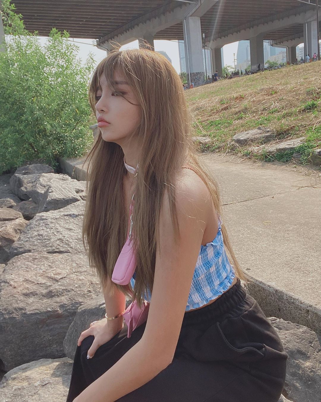 Mẫu nữ có mặt giống hệt Jennie, nhưng body 'bốc lửa' thì ca sĩ Black Pink phải ngước nhìn ảnh 6