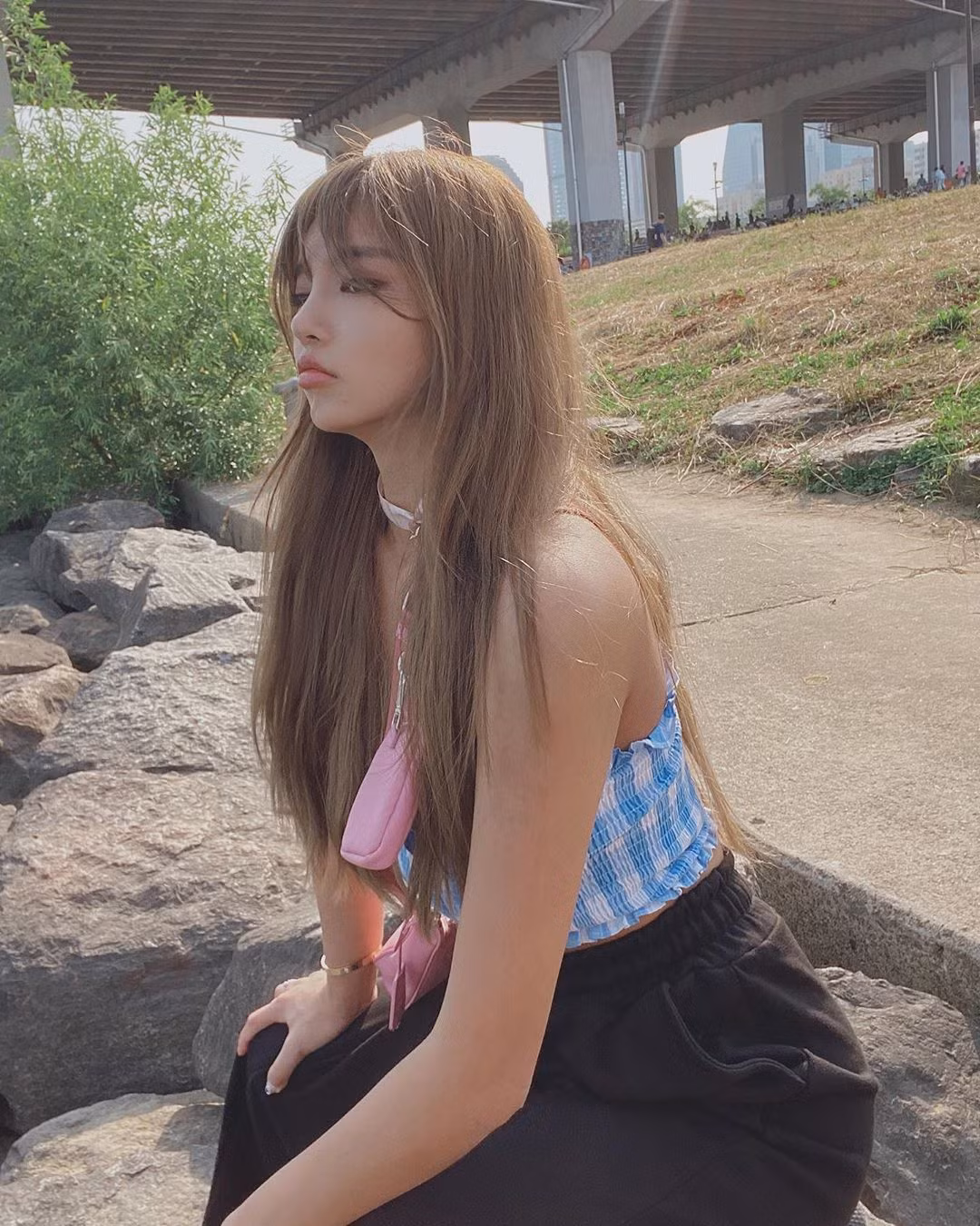 Mẫu nữ có mặt giống hệt Jennie, nhưng body 'bốc lửa' thì ca sĩ Black Pink phải ngước nhìn ảnh 6