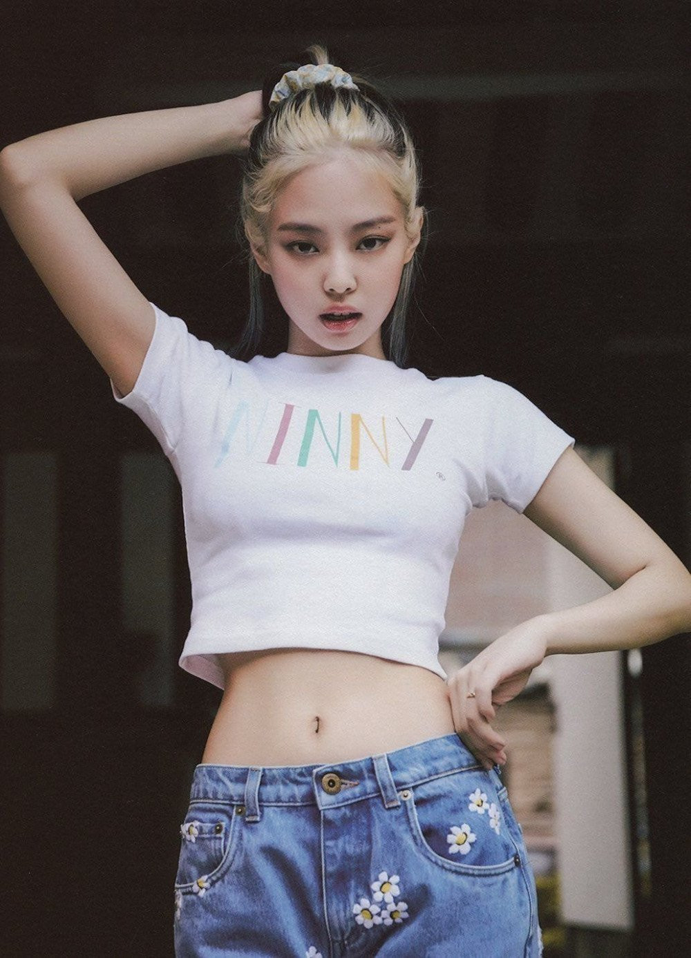 Dân mạng phát sốt với vòng eo ‘nằm gọn trong lòng bàn tay’ của Jennie (Black Pink) ảnh 9