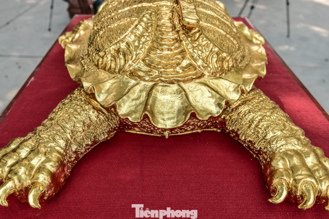 Tận thấy 'cụ rùa Hồ Gươm' khổng lồ được mạ vàng 9999 ảnh 7
