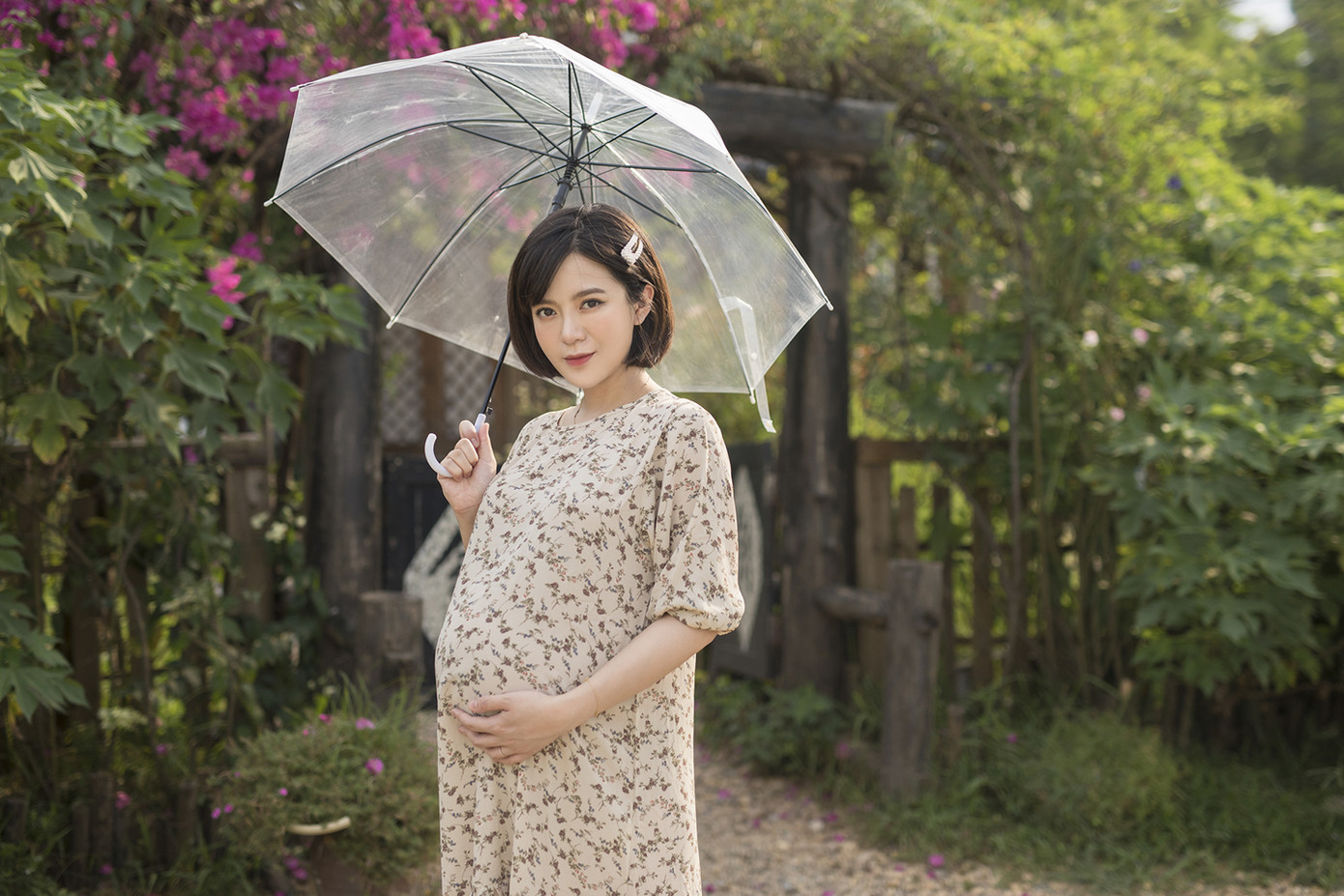 Hot girl Tú Linh M.U không màng showbiz, hài lòng việc làm vợ, làm mẹ ảnh 1