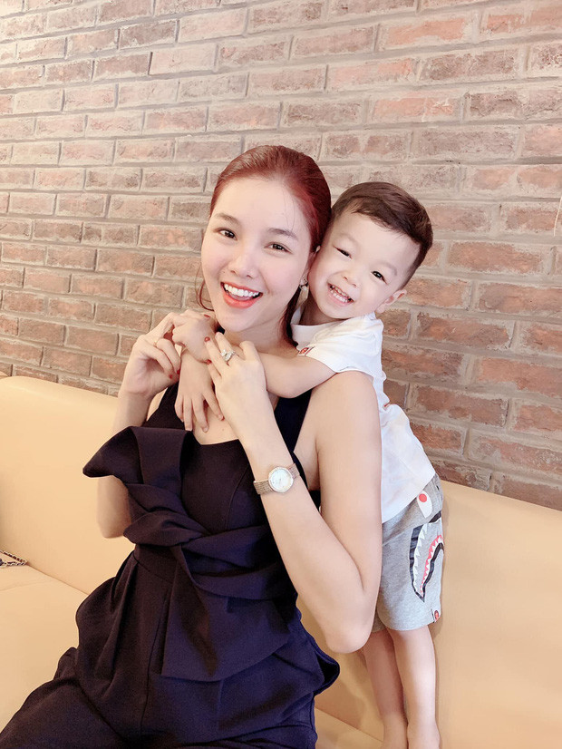 Hành trình yêu gian nan và cái kết cực ngọt của Mạc Hồng Quân và Kỳ Hân: Từ ồn ào tình tay ba đến hạnh phúc viên mãn sau 4 năm kết hôn - Ảnh 12. Hành trình yêu gian nan và cái kết cực ngọt của Mạc Hồng Quân và Kỳ Hân: Từ ồn ào tình tay ba đến hạnh phúc viên mãn sau 4 năm kết hôn - Ảnh 12.