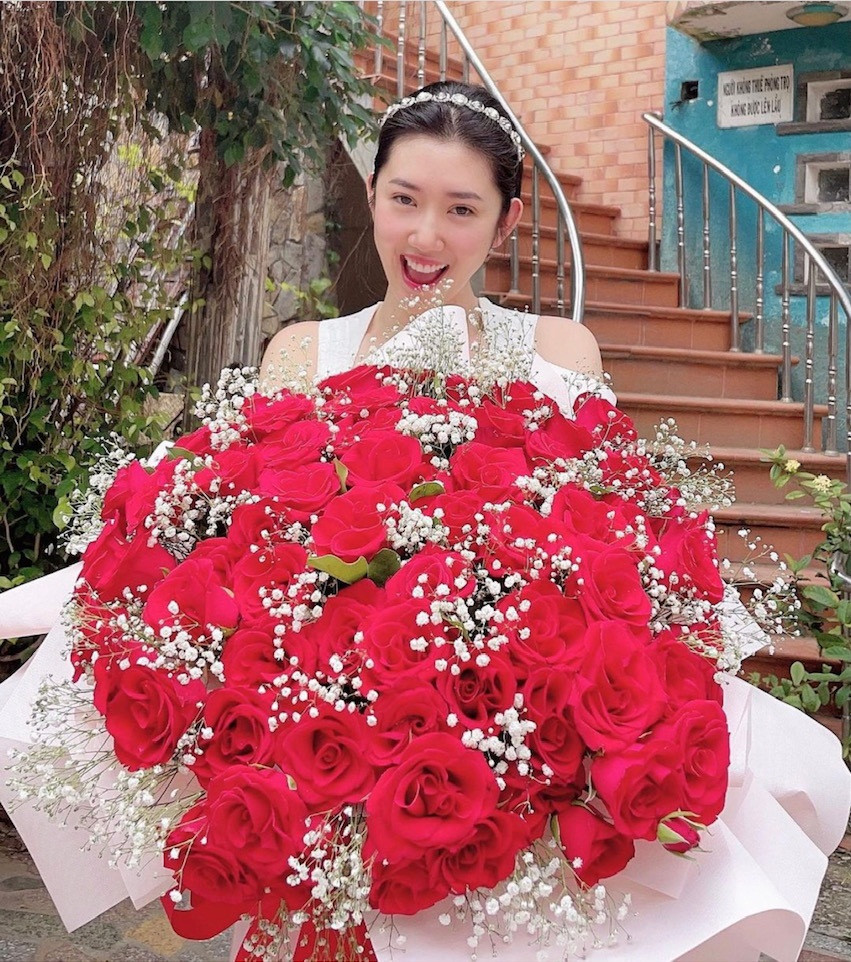 “Sao” Việt đón Valentine: Sơn Tùng thả tim, Thiều Bảo Trâm đẹp nhất khi không thuộc về ai, Tóc Tiên gợi cảm “một mình“ ảnh 11