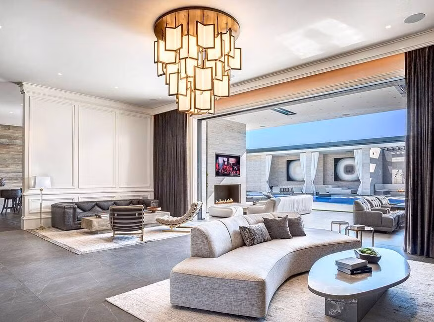 "Đột nhập" siêu biệt thự trị giá 36 triệu USD mới tậu của Kylie Jenner ảnh 3