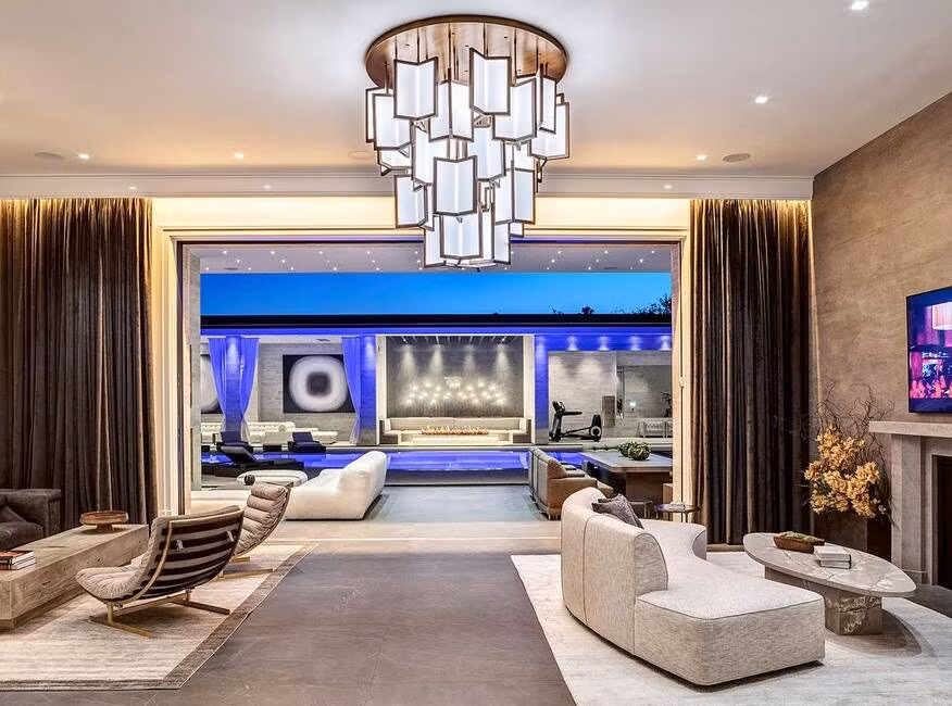 "Đột nhập" siêu biệt thự trị giá 36 triệu USD mới tậu của Kylie Jenner ảnh 8