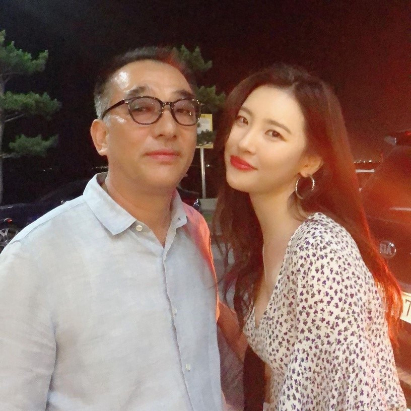 Jisoo (Black Pink), Sunmi, Dương Mịch, Tống Uy Long, Tiêu Chiến hóa “nam thần, tiên nữ” là đều nhờ chung điểm này! ảnh 7