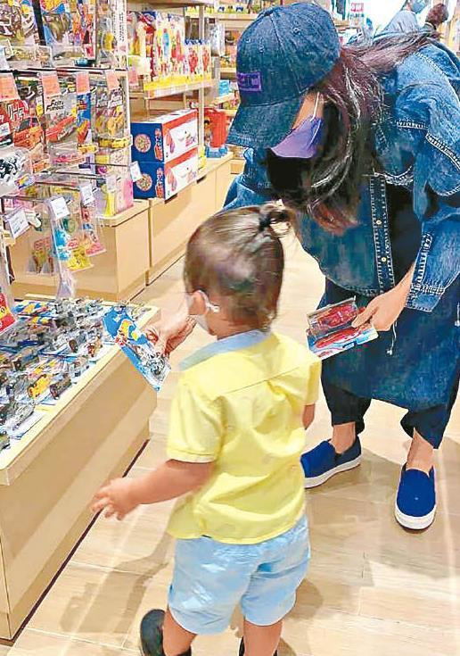 Đàm Tùng Vận “căm phẫn” thủ phạm; Điệu nhảy “hot” nhất tiktok tái hiện trong MTV VMAs 2020 ảnh 7