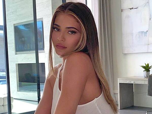 Thời gian qua, do dịch COVID-19 lan rộng nên Kylie Jenner chỉ ở nhà chống dịch. "Đột nhập" siêu biệt thự trị giá 36 triệu USD mới tậu của Kylie Jenner ảnh 1