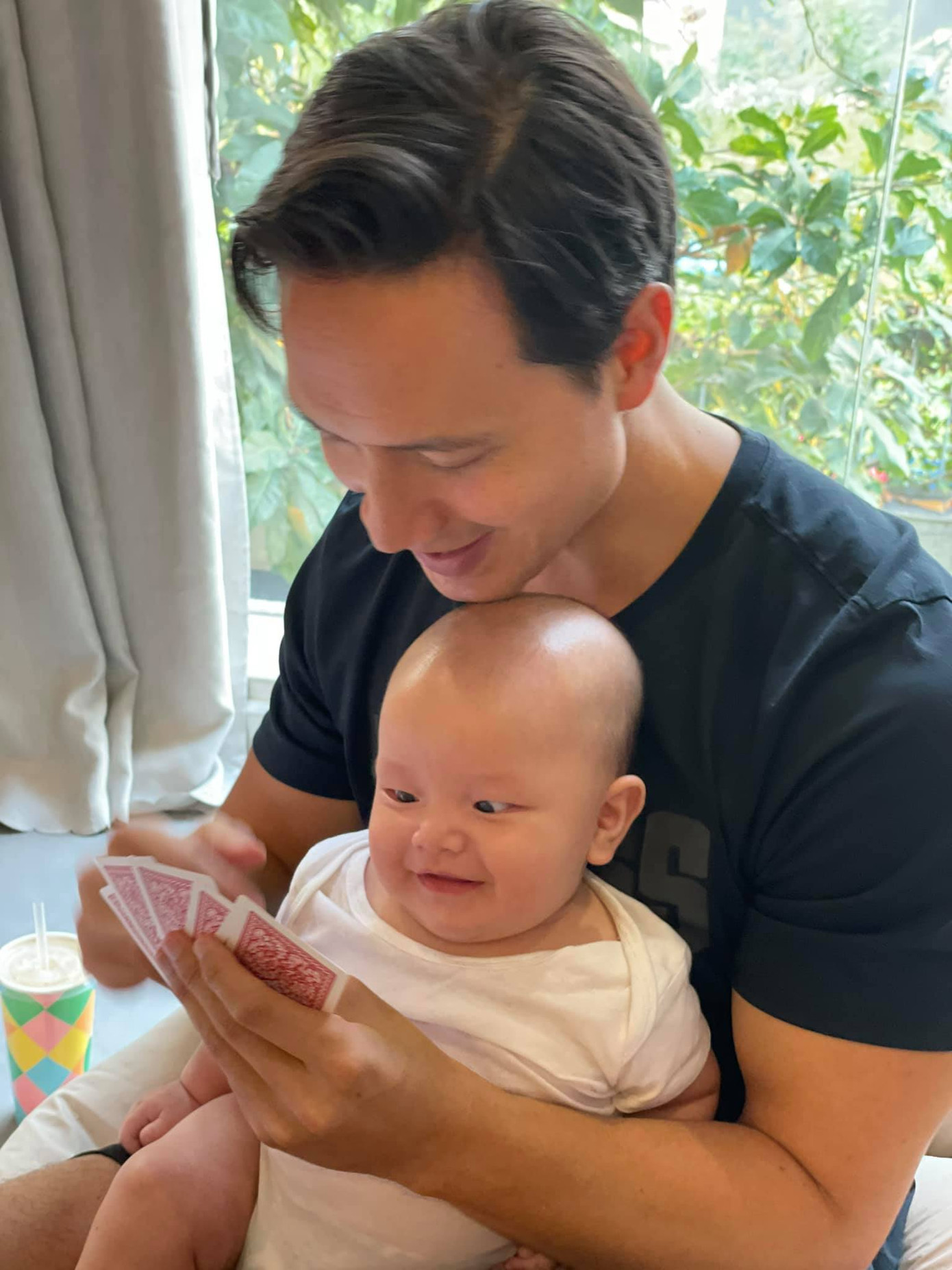 Trần Tiểu Vy ngay đầu năm đã khiến “dân tình mãn nhãn”; Vĩnh Thụy xuất hiện công khai bên bạn gái là “ái nữ” đại gia ảnh 9