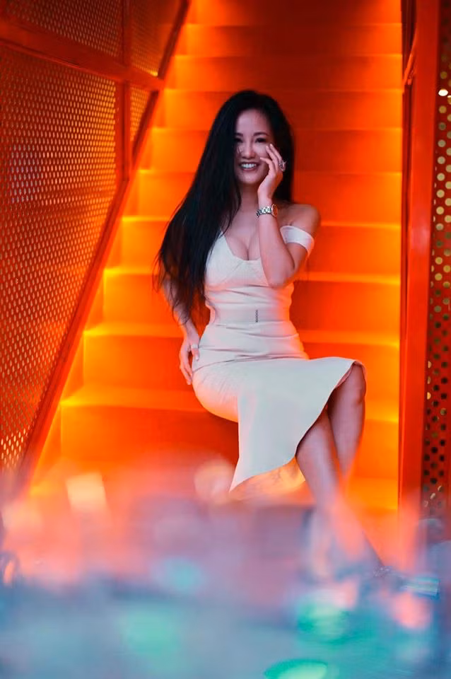 phan ung hong nhung khi livestream lo mat ban trai ngoai quoc song cung nha? hinh anh 4