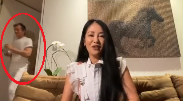 phan ung hong nhung khi livestream lo mat ban trai ngoai quoc song cung nha? hinh anh 1