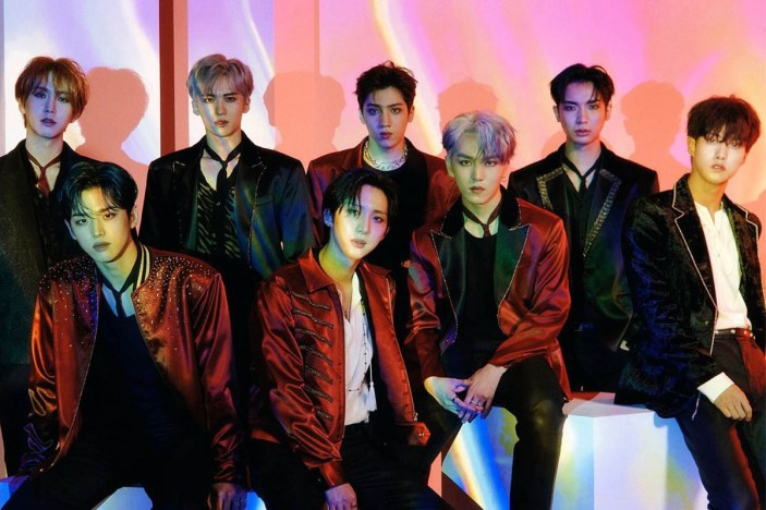 Dahyun (TWICE) bị stylist của Black Pink “bóc phốt” đạo nhái trang phục; IZ*ONE “tặng quà” Valentine Trắng cho các fans ảnh 2