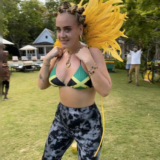 Trương Thiên Ái gặp sự cố hot search vì trùng tên; Adele mặc bikini khoe vòng eo siêu nhỏ ảnh 9