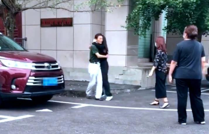 Đàm Tùng Vận “căm phẫn” thủ phạm; Điệu nhảy “hot” nhất tiktok tái hiện trong MTV VMAs 2020 ảnh 6