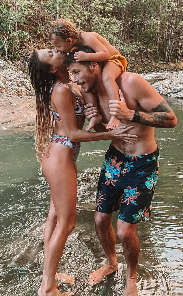 Ngắm “tuyệt tác” vòng 3 hoàn mỹ, gợi cảm của nữ vận động viên lướt ván “hot” nhất thế giới ảnh 10