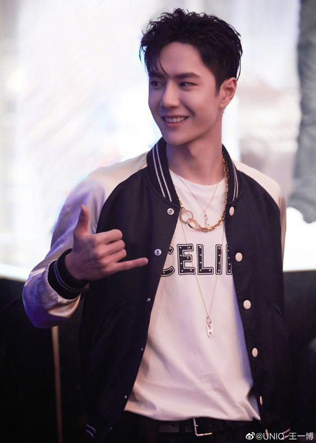 Vương Nhất Bác phủ nhận tin đồn hẹn hò; Địch Lệ Nhiệt Ba rạng ngời bất chấp scandal ảnh 11