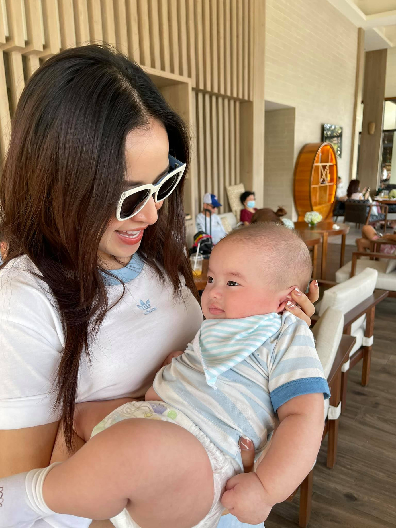 Chỉ một hành động nhỏ này mà Chi Pu ngay lập tức được khuyên có con ngay đi ảnh 2