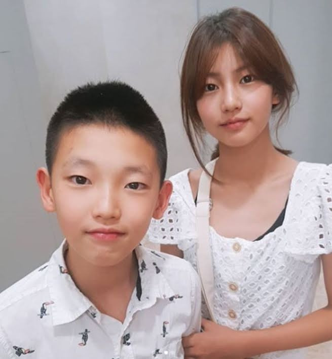 Lộ diện hình ảnh con gái út 17 tuổi của Lý Liên Kiệt “đốt mắt” netizen với body “cực phẩm“ ảnh 11