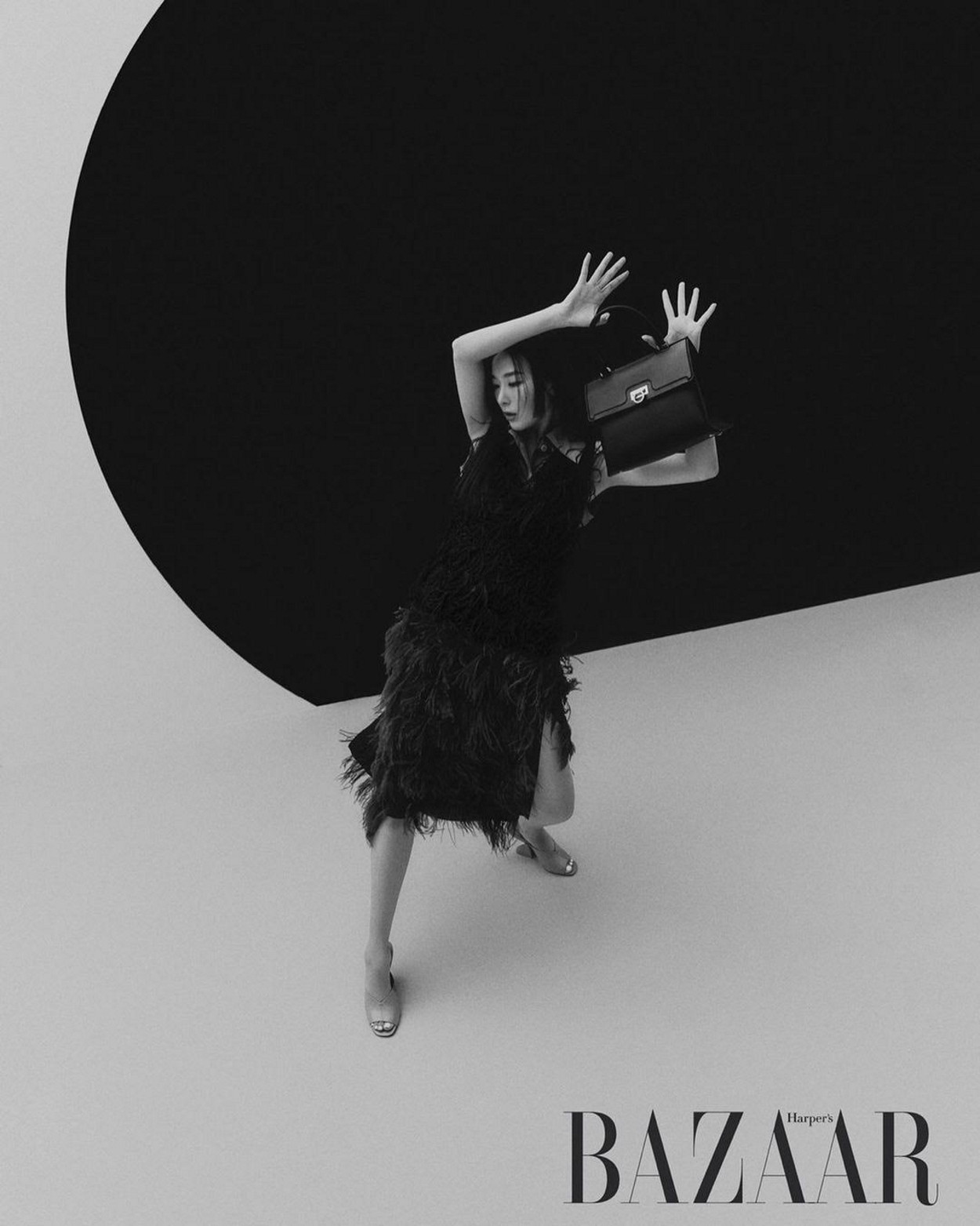 Seulgi (Red Velvet) diện trang phục Salvatore Ferragamo chuẩn hình mẫu của các nam thần tượng “người gặp người yêu“ ảnh 6