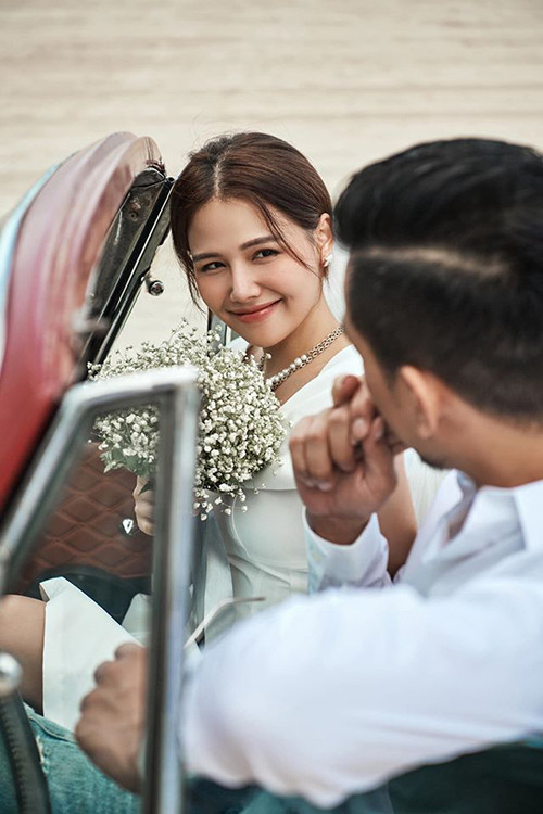 Ngày 20/6, diễn viên Phương Anh tổ chức đám cưới hoành tráng dưới ánh hoàng hôn thơ mộng ở Đà Nẵng. Cô giấu kín danh tính của ông xã nhưng một nguồn tin cho biết anh chính là Nguyễn Thành Nam, Tổng Giám đốc của mộtcông ty xây dựng và là chủ đầu tư của khu phức hợp nghỉ dưỡng nổi tiếng tại Đà Nẵng. Ngày 20/6, Phương Anh tổ chức đám cưới hoành tráng dưới ánh hoàng hôn thơ mộng ở Đà Nẵng. Cô giấu kín danh tính của ông xã nhưng một nguồn tin cho biết, anh chính là Nguyễn Thành Nam, tổng giám đốc của mộtcông ty xây dựng và là chủ đầu tư của khu phức hợp nghỉ dưỡng nổi tiếng tại Đà Nẵng.