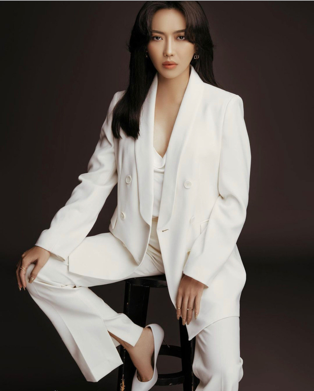 “MC có nụ cười đẹp nhất VTV” chính thức về nhà chồng; Khả Như giàu có đến “choáng ngợp“ ảnh 7