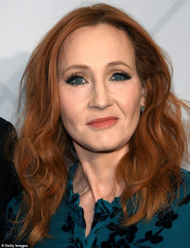 Tỷ phú 9X Kylie Jenner diện đồ outfit bốc lửa cùng bạn thân Stassie như 2 chị em sinh đôi ảnh 12