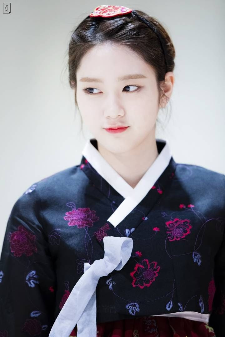 Lộ diện hình ảnh con gái út 17 tuổi của Lý Liên Kiệt “đốt mắt” netizen với body “cực phẩm“ ảnh 13