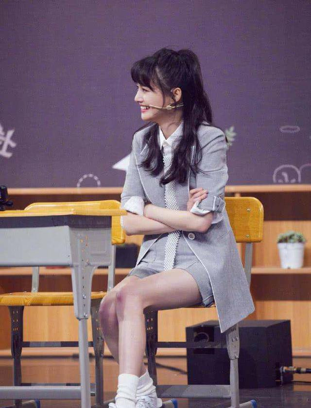 Phối đồ tươi mới và sang chảnh Xuân-Hè như “nữ thần thời thượng” Trịnh Sảng ảnh 5