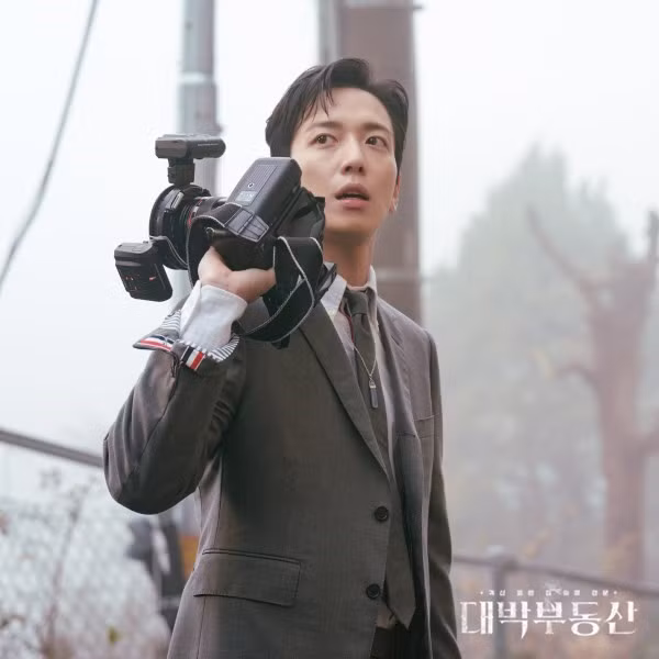 Cuối cùng, “mối tình chị em” của Jang Nara và Jung Yong Hwa cũng được “phanh phui“ ảnh 3