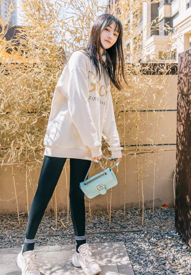 Phối đồ tươi mới và sang chảnh Xuân-Hè như “nữ thần thời thượng” Trịnh Sảng ảnh 1