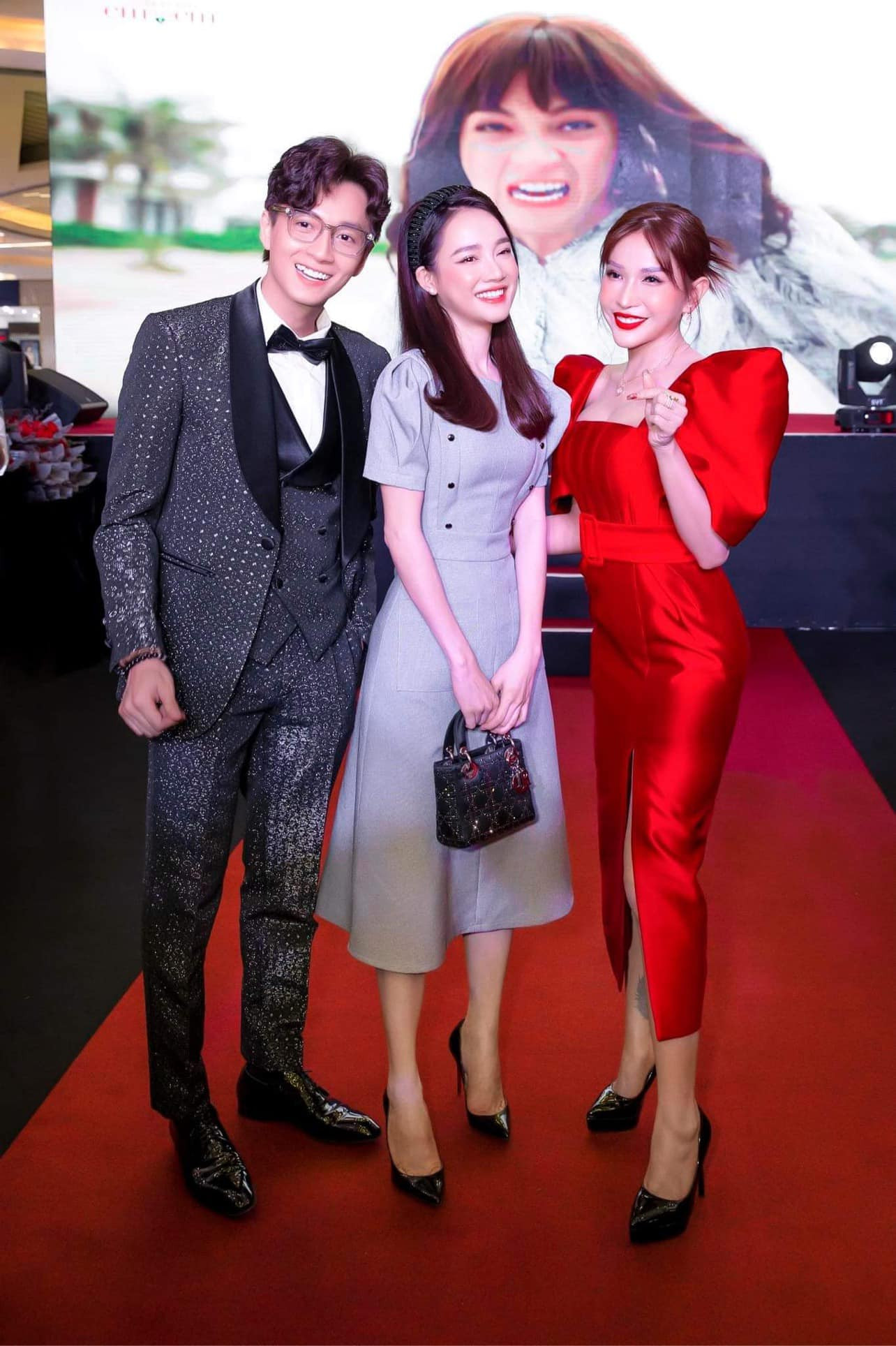 “MC có nụ cười đẹp nhất VTV” chính thức về nhà chồng; Khả Như giàu có đến “choáng ngợp“ ảnh 4