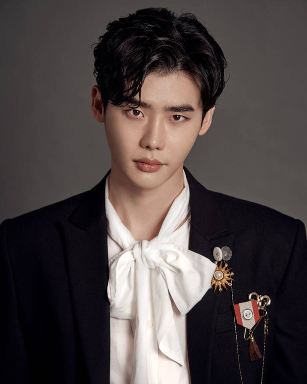 Lee Jong Suk phản ứng ra sao trước những nghi ngờ về giới tính? ảnh 6