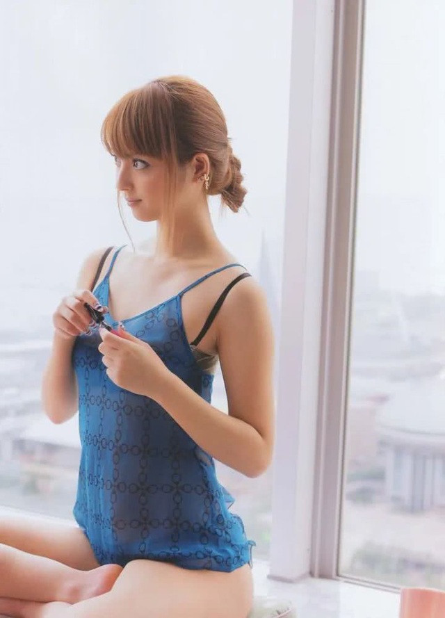 Vẻ ngoài hoàn hảo và gợi cảm của mỹ nhân hàng đầu Nhật Bản bị chồng lừa dối - 24