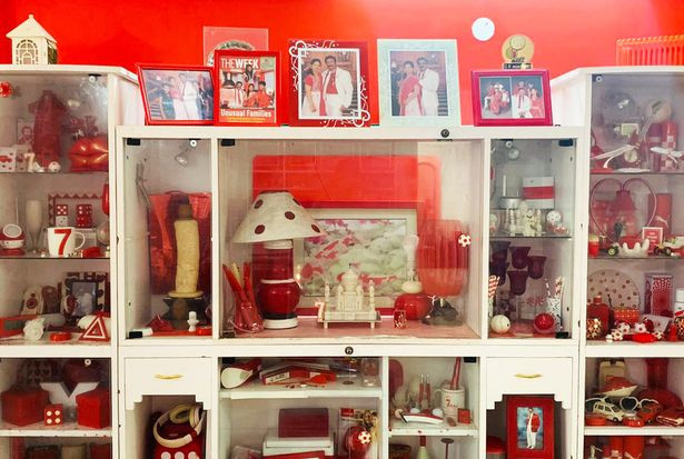 Gặp gỡ gia đình “đỏ-trắng” hiếm có nhất thế giới ảnh 3