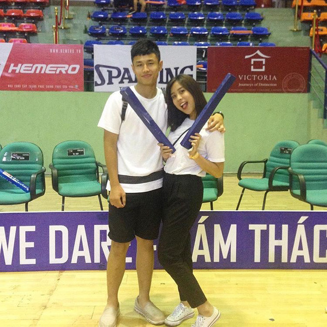 Chuyện y&#234;u xa của g&#225;i xinh v&#224; hot boy b&#243;ng rổ: Về nước chơi bất ngờ kh&#244;ng b&#225;o trước, bạn trai ng&#227; ngửa ra xong chạy trốn - Ảnh 2.