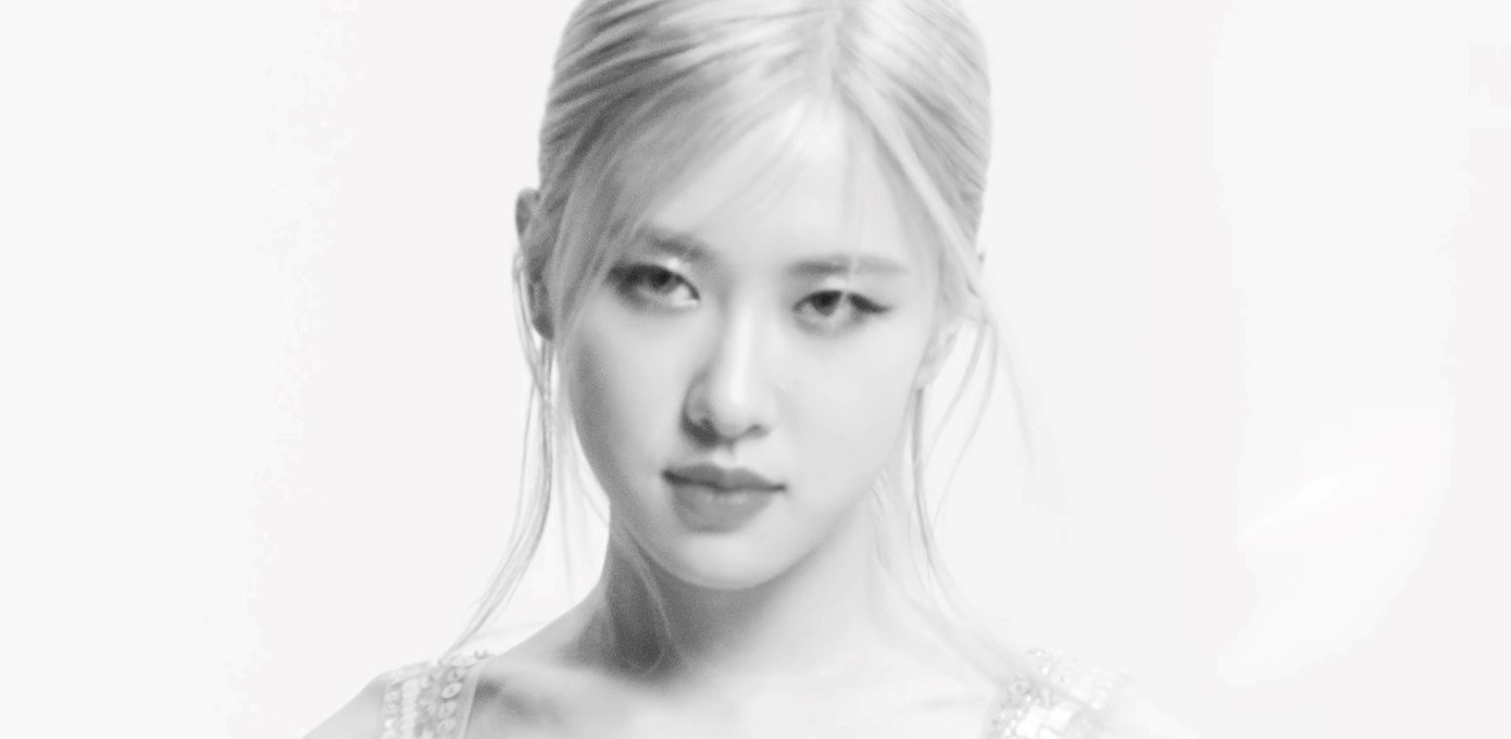 Rosé lần đầu thổ lộ tình cảm bằng lời với chiếc váy gần 300 triệu đồng của NTK Công Trí ảnh 4