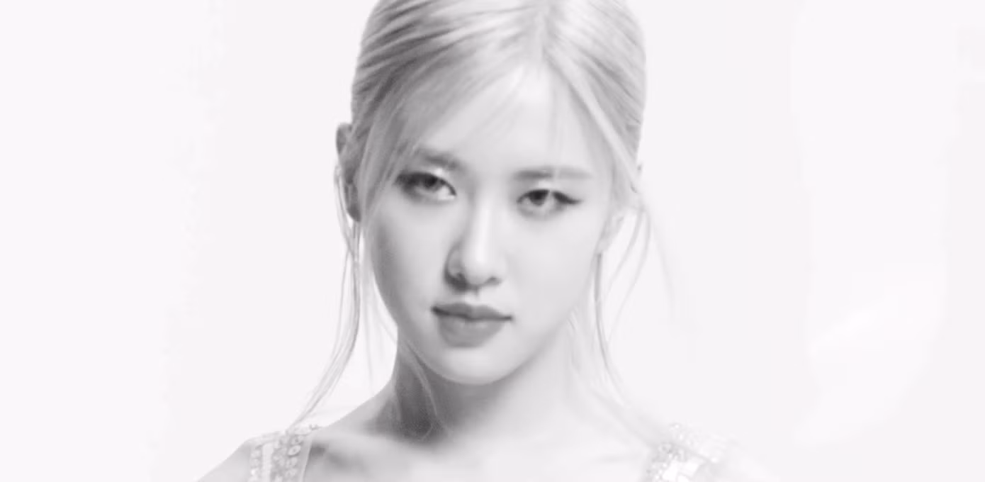 Rosé lần đầu thổ lộ tình cảm bằng lời với chiếc váy gần 300 triệu đồng của NTK Công Trí ảnh 4
