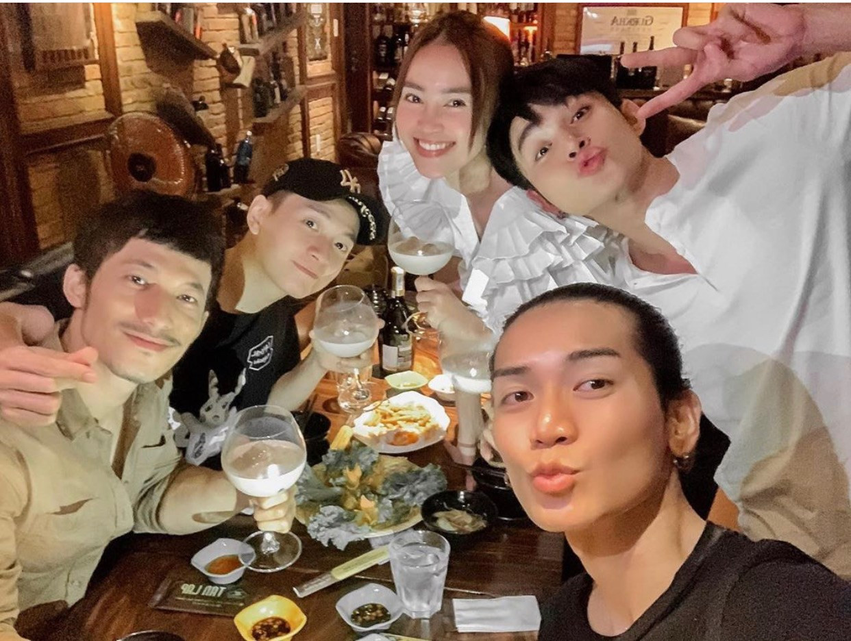 Showbiz Việt 15/7: Ninh Dương Lan Ngọc hở “bạo” khởi động Hè, Ngọc Trinh hóa “trẻ thơ“ ảnh 10