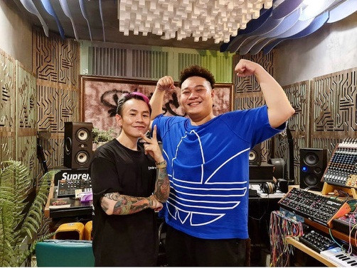 Cùng diện “đồ bơi”, “Hoàng tử Rap” và Hiền Hồ khiến cư dân mạng “ngợp” vì body “cực phẩm“ ảnh 9