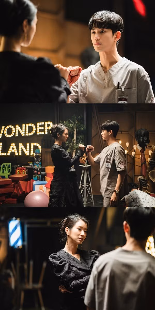 Knet khen nức nở vẻ đẹp và phong thái “Điên thì có sao” của “cụ giáo” Kim Soo Hyun ảnh 1