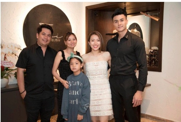 Trần Tiểu Vy ngay đầu năm đã khiến “dân tình mãn nhãn”; Vĩnh Thụy xuất hiện công khai bên bạn gái là “ái nữ” đại gia ảnh 5