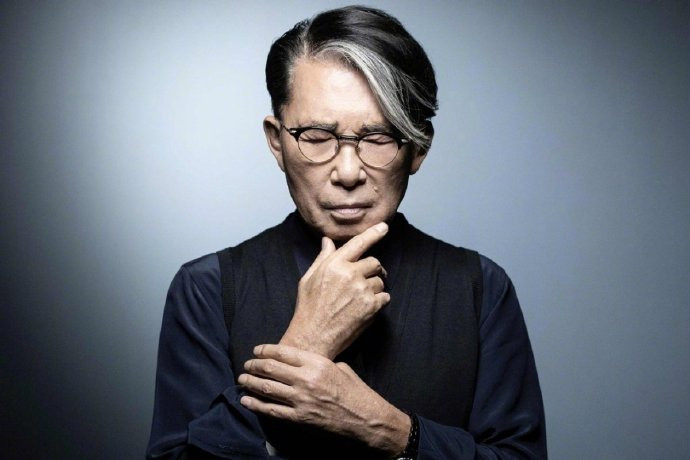 Người sáng lập thương hiệu Kenzo qua đời vì COVID-19; Bành Dục Sướng đẹp như truyện tranh ảnh 1